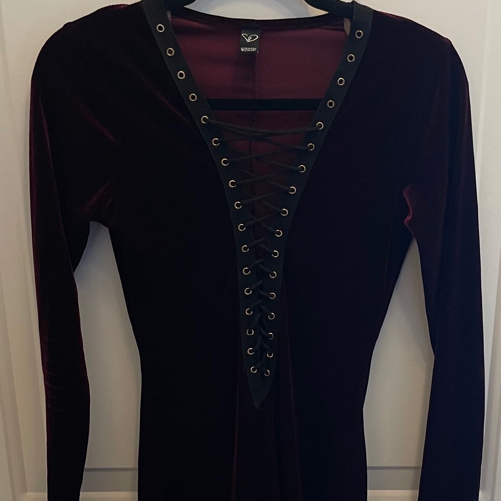 Windsor Burgundy Velvet Lace Up Bodycon Midi Dress M Vamp Goth Dark Romantic